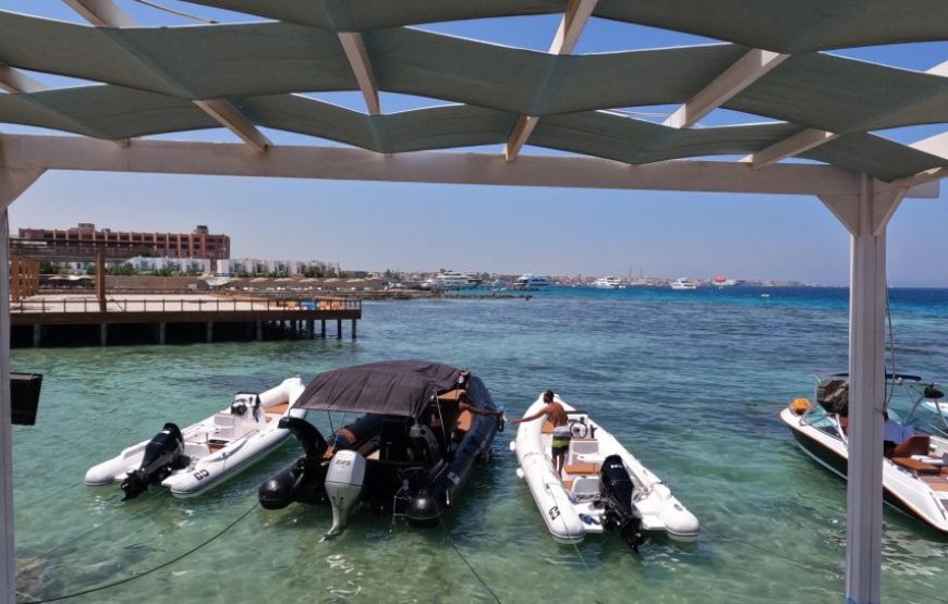 Hurghada: 3-Island Tour with Dolphin Watching and Snorkeling