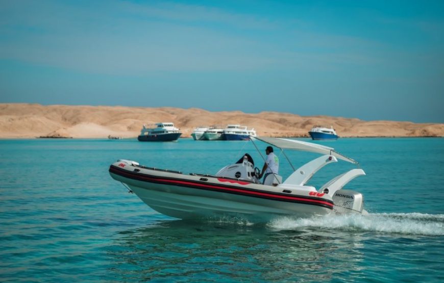 Hurghada: 3-Island Tour with Dolphin Watching and Snorkeling