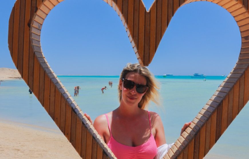 Hurghada Yacht Trip 2 Islands with Dolphin & Snorkeling + Lunch