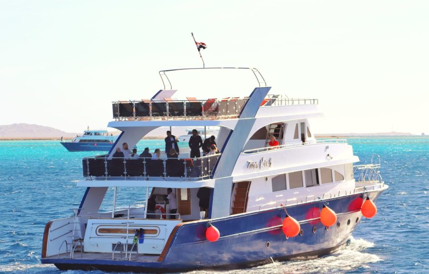 Hurghada: Yacht Trip 3 islands, Dolphin & Snorkeling W Lunch